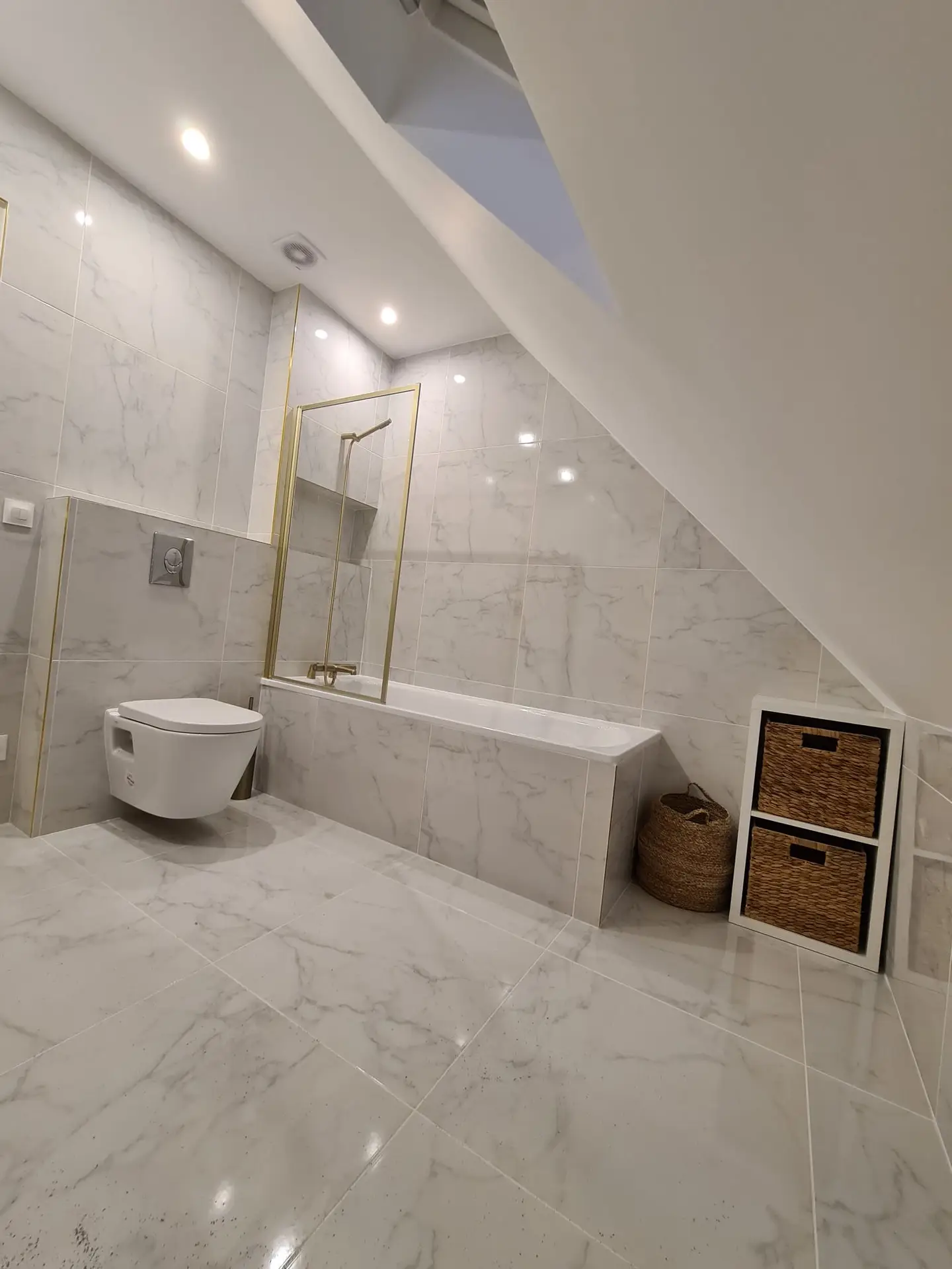 Salle de bain en marbre & or — Chantilly (60)