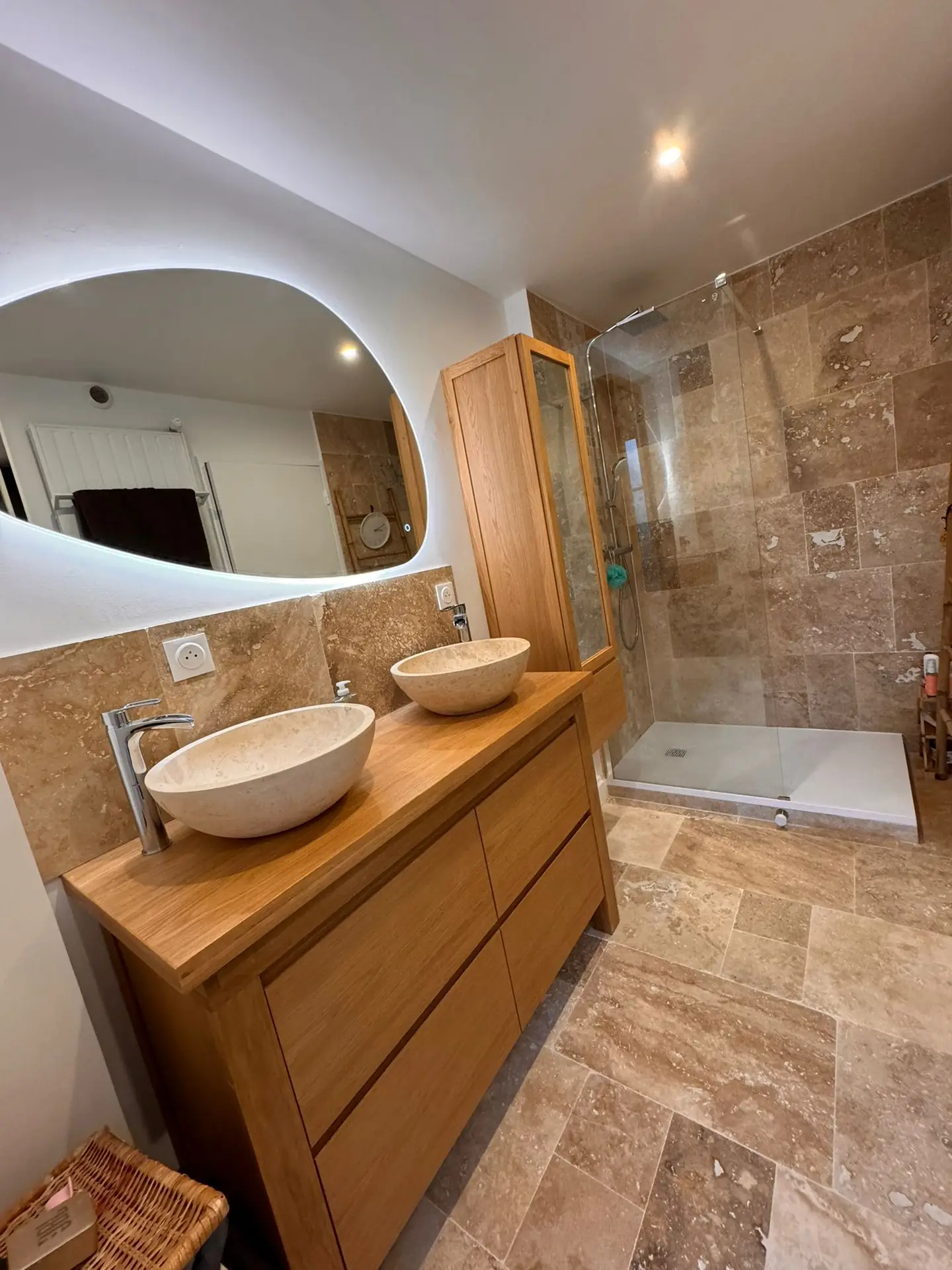 Salle de bain travertin & bois — Fosses (95)